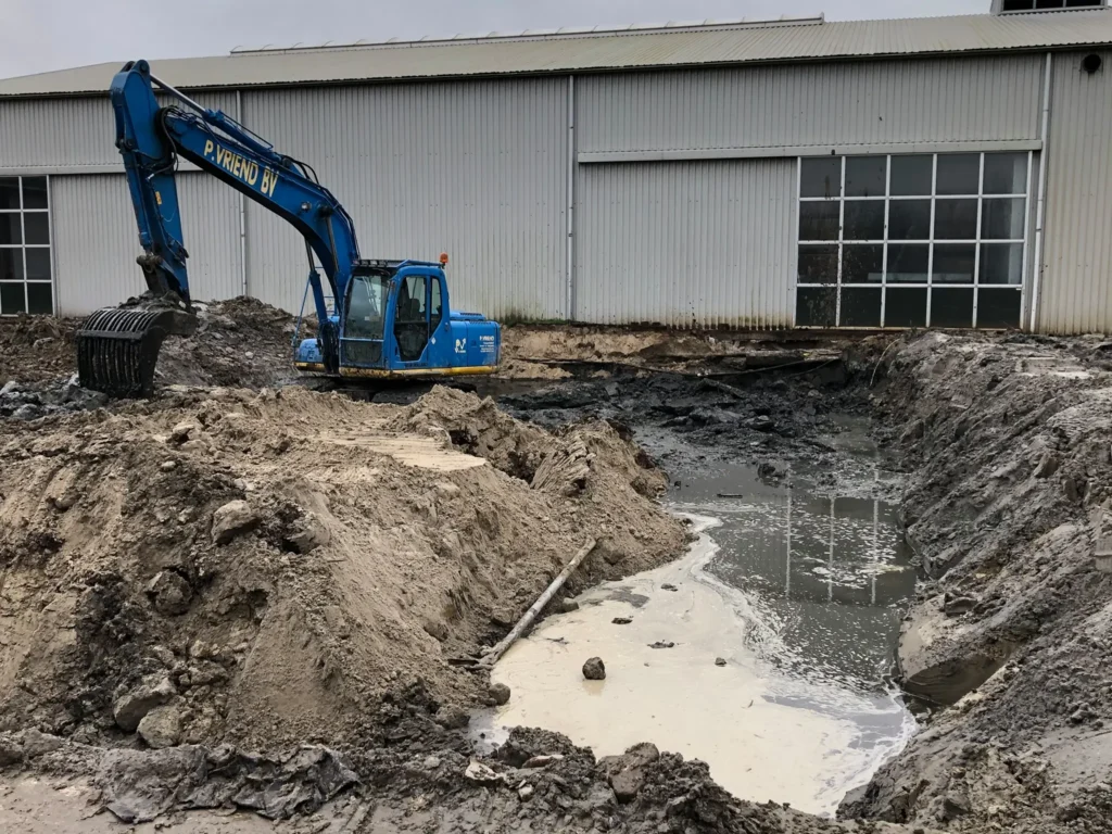Sloopwerken in Purmerend. Sloopbedrijf aan het werk in Overwhere, Purmerend.